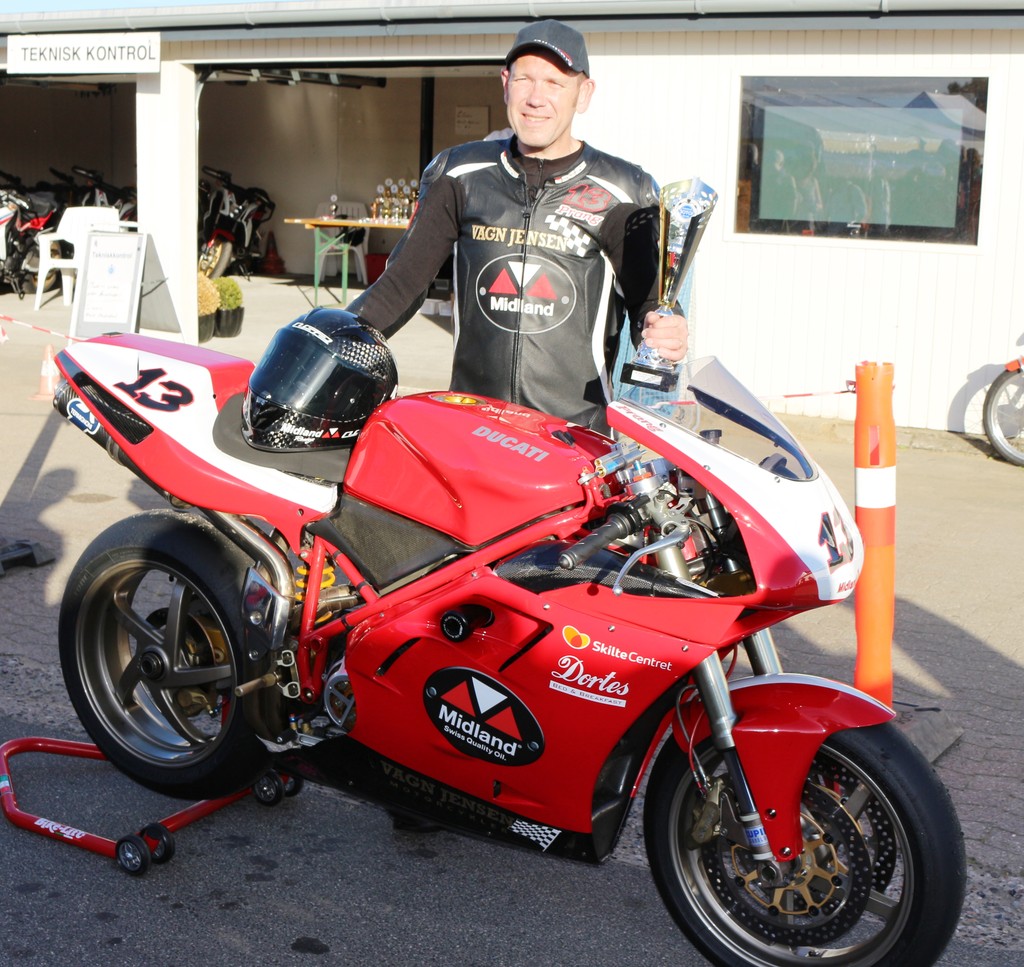 René Prang Dansk mester i Classic Superbike 2016 med sin Ducati 916 SP fra 1994
(Foto: Erling Prang)